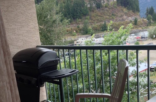 Sicamous Condo | Waterfront Penthouse + private dock, pool & hot tub DistrictLic.8302011-BL00200
