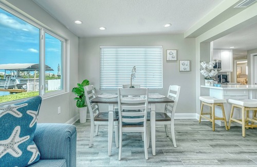 Signal Cove House | Waterfront Serenity: 2 Bedroom Retreat on the Gulf with Private Floating Dock