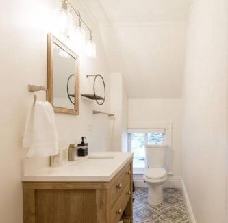 Greater Napanee House | Waterfront with Hot Tub Joanie's Farmhouse