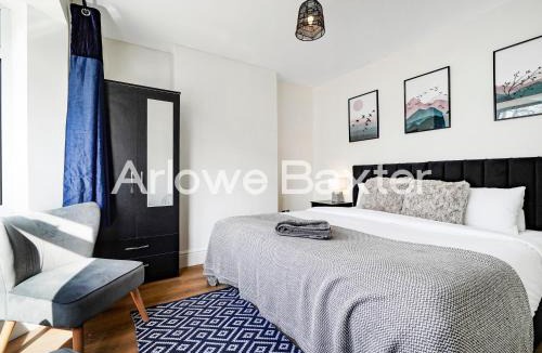 Watford House | Watford Large 5BR Home - Contractors & Families