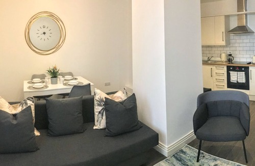 Watford Town Centre Apartment | Watford WD18 - Charming 1Bedroom/1Bathroom Flat with FREE WIFI and Parking
