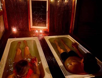 Amberley Ski Chalet | Wattle Creek Cottage - Country Cottage Retreat with Hot Tubs and Fire Pit