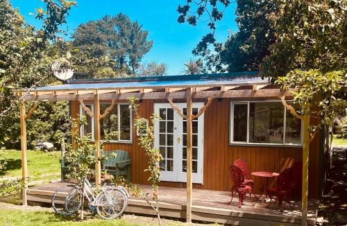 Amberley Ski Chalet | Wattle Creek Cottage - Country Cottage Retreat with Hot Tubs and Fire Pit