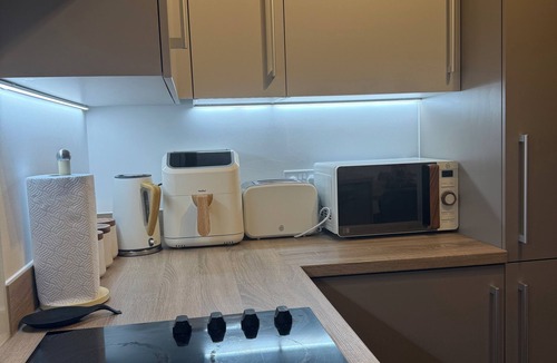 Gascoigne Apartment | Wealth Luxury Two Bedroom Double Ensuite with Balcony View!