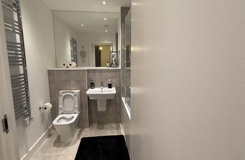 Gascoigne Apartment | Wealth Luxury Two Bedroom Double Ensuite with Balcony View!