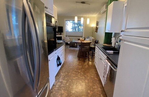 Comox House | Welcome Kye Bay Nest at the beach - relax, restore, and explore. H820823952