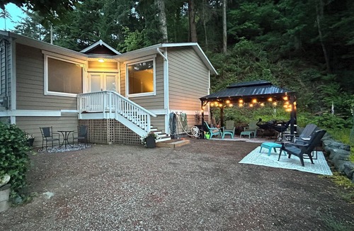 Comox House | Welcome Kye Bay Nest at the beach - relax, restore, and explore. H820823952