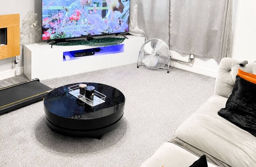 Mickleover House | Welcome to Peace Pad Designed with comfort and convenience in mind.