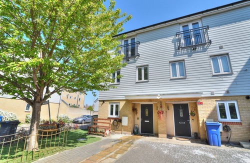 West Thurrock House | Well presented 3 bedroom townhouse in Grays