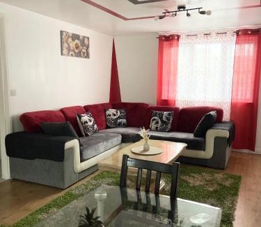 Chadwell Apartment | Westfield Gardens - 3 Bedroom Apartment