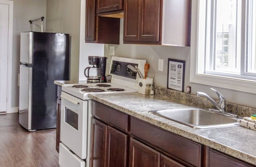 Bloomfield House | Westlake Cottages - Wellington Lodge, right on the lake