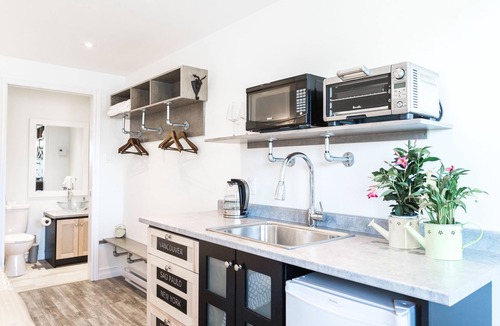 Mobile House | Whale House Guest House