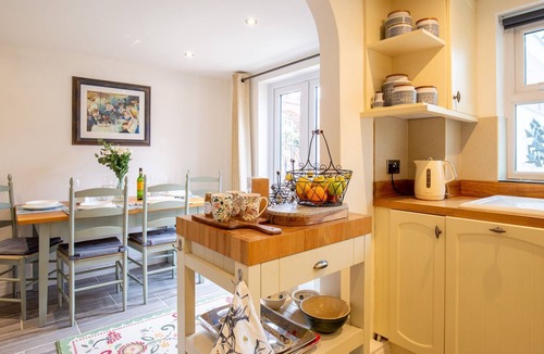 Bretforton Cottage | Whippet Cottage - sleeps 4 guests in 2 bedrooms