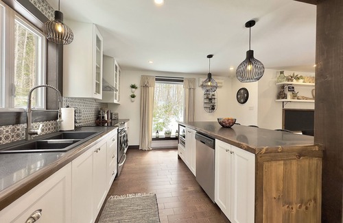 Lac-Superieur Ski Chalet | White Cottage - Lake and Hot Tub - Mont-Tremblant Area