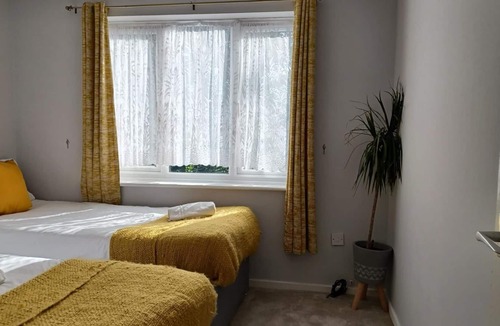 Dunstable Apartment | WHITE DOOR MALT-Huku Kwetu (Dunstable)