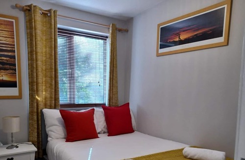 Dunstable Apartment | WHITE DOOR MALT-Huku Kwetu (Dunstable)