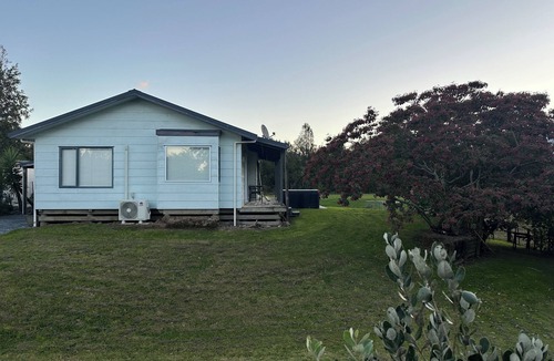 Takaka House | Whole house, walking distance to town, privacy and beautiful rural views