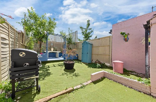 West Ham House | Whole Tranquil 2BR Rose Cottage near Stratford
