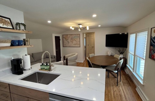 Williamsville House | Williamsville Village Mid-Century Modern Bungalow 2-bedroom house New Remodeled