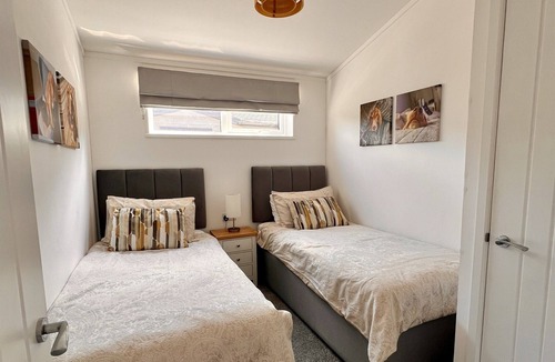 Greatford Cabin | Willow's Dog Friendly Lodge With Hot Tub