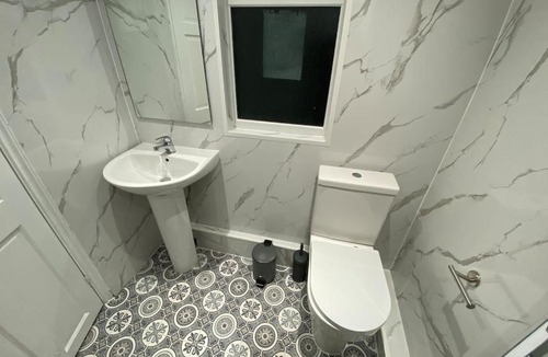 Leyton Apartment | Wilmot Stays London 3
