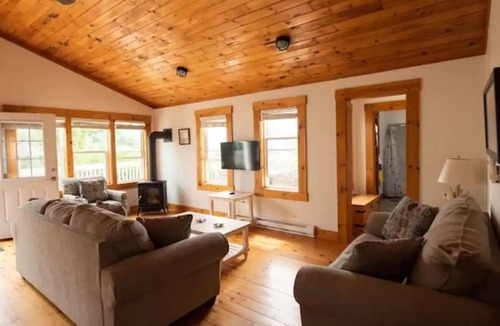 Boutiliers Point Cottage | Wilson's Coastal Club - C1