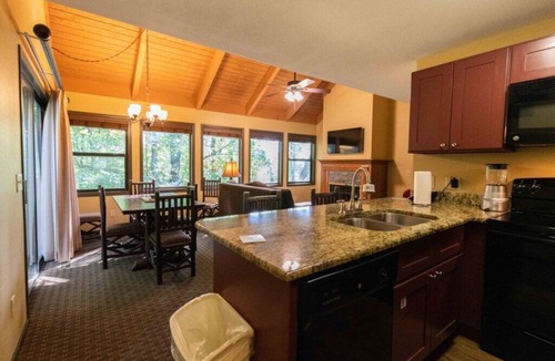 Wisconsin Dells House | Wisconsin Dells | Pool & Waterpark Access | Family Townhome Stay