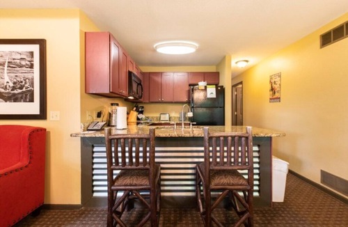 Wisconsin Dells House | Wisconsin Dells | Pool & Waterpark Access | Family Townhome Stay