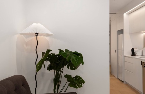 Te Aro Apartment | WLG CBD 1BR - Luxe Hyde Lane Stay w/Amenities