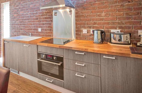 Dukeries Mill Ski Chalet | Woodland Escape 1 Bed