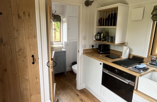 Alfriston Cabin | Woodpecker Hill - Apple Orchard in Alfriston