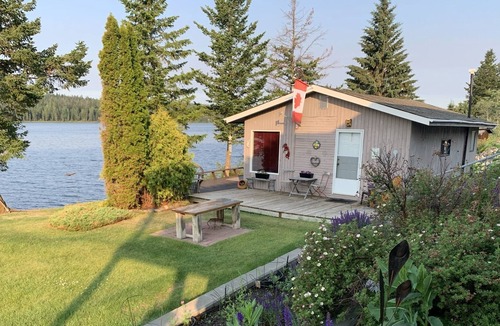 Cariboo Chilcotin Coast Cottage | Woods Waterside Cottage on Chimney Lake