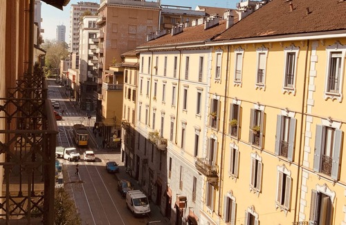 Central Station Apartment | Work Relax & Think, Milano: Camera Verde con Balcone