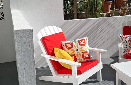 Caye Caulker Apartment | Yellow Studio - Amanda's Place - Pool and Tropical garden