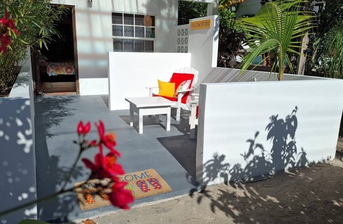 Caye Caulker Apartment | Yellow Studio - Amanda's Place - Pool and Tropical garden