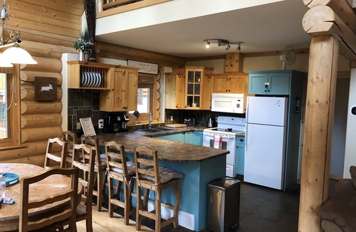 East Kootenay Cabin | YOU'VE ARRIVED! Beautiful Log Cabin! Business License #16786