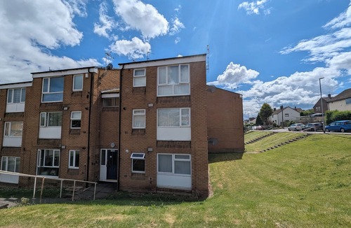Mapperley Apartment | Your ideal home away from home! Modern apartment, free wifi and parking