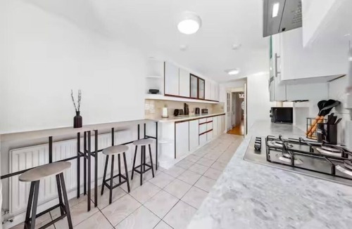 Luton House | Your Perfect Luton Escape+Sleeps 8+Stylish Living