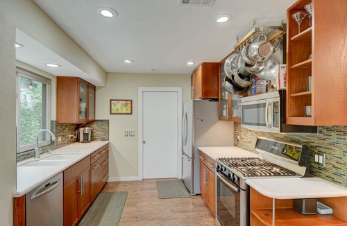 Barton Hills House | Zilker Park, Barton Springs & Greenbelt - Modern 4BR Design Oasis