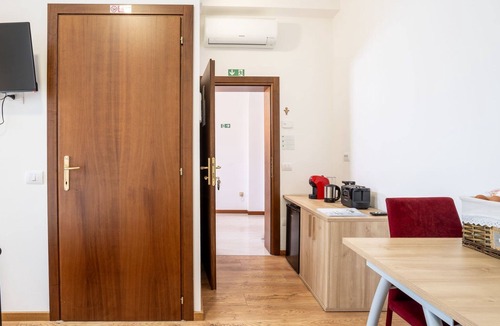 Valeggio sul Mincio Apartment | Zimmer mit Bad in einer Einrichtung mit Wellness-Center by Interhome