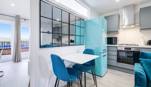 05 - Luxury 1 Bed Apartment Free Parking- West Drayton