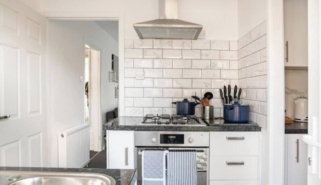 1 Bed-Sleeps 4-Free Parking-30 Min to central Ldn