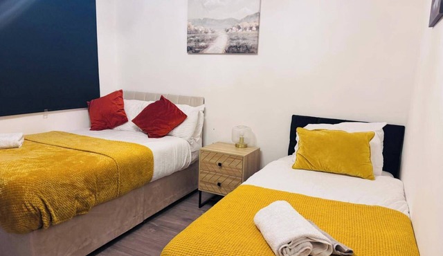 1 Bed - Sleeps 5 - Free Parking - Lakeside