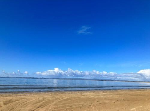 1 min walk to beach, tidy & comfortable