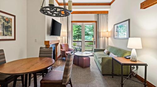 1124 - Two bedroom - Lodge At Spruce Peak - Stowe Mt Resort - Ski in Ski Out - Sleeps 7