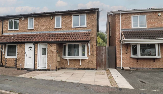 12 GORSE LANE, family friendly, with a garden in Syston