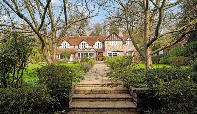 16th Century Manor House | 6BR | Private Grounds