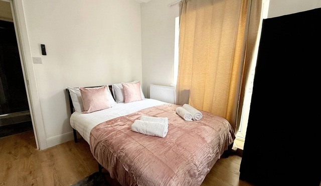 1st Floor Quadruple Room in Wembley!-RD
