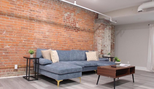 2 bdrm Modern & Hip Apt with Private Patio
