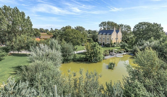 2-Bed 18th Century Barn - Sleeps 6 - Pet Friendly